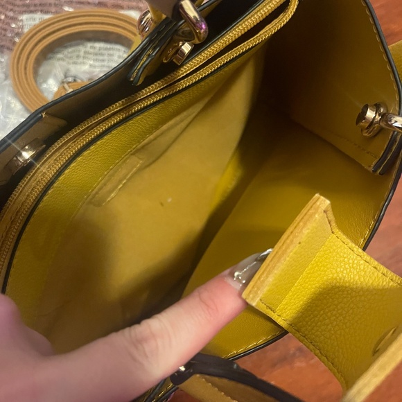 Aldo Yellow Medium Bag | Almost New | Handbag & Crossbody - Picture 9 of 11